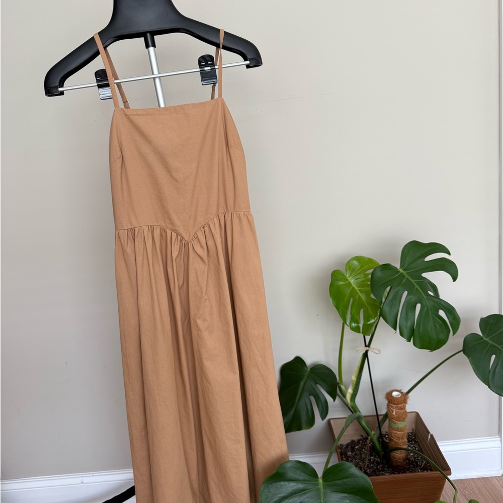 Elegant Tan Sleeveless Dress